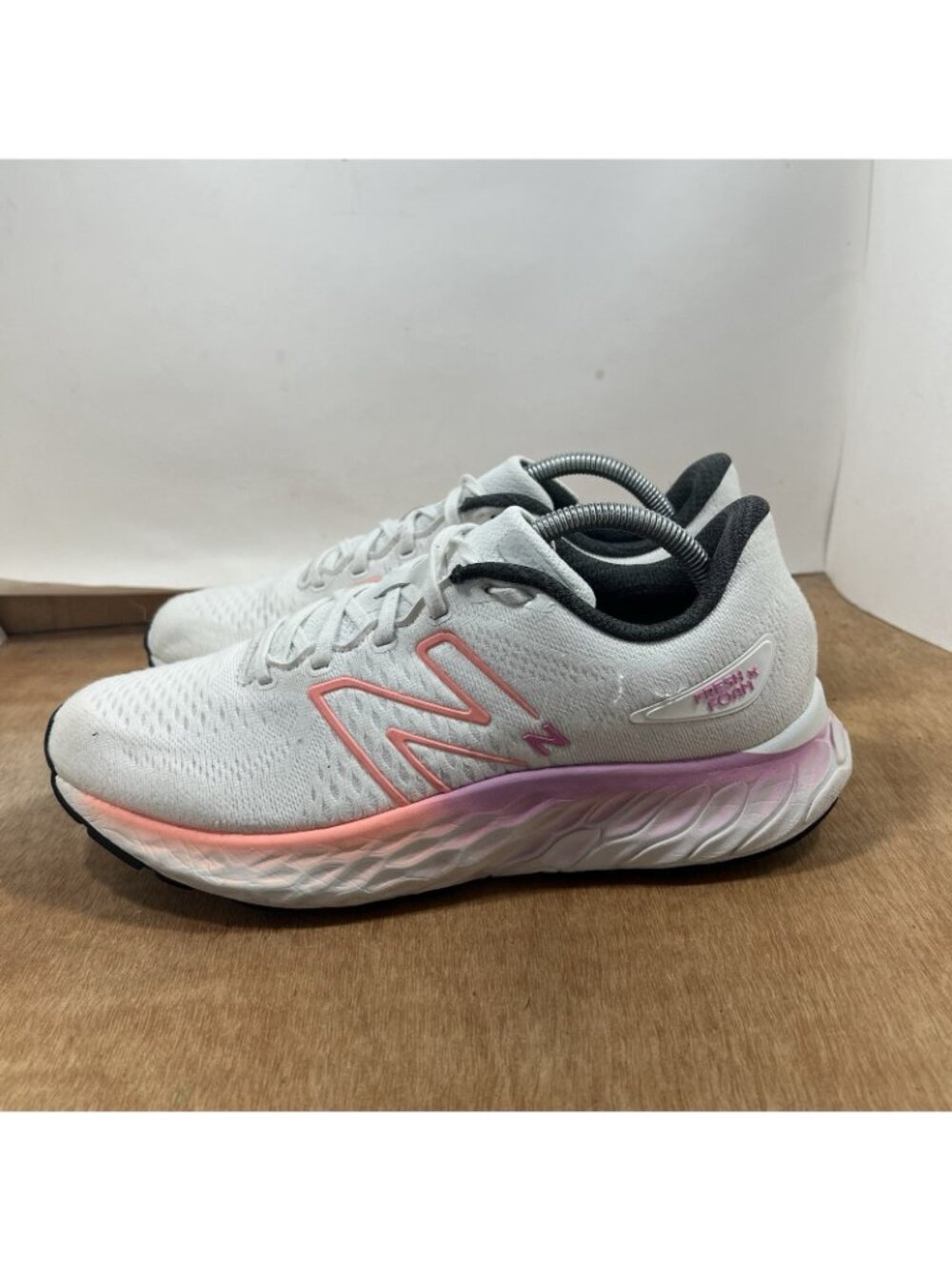 New Balance FF X EVOZ V3 Women Size 11 WEVOZLH3 White Running Sneaker - Picture 3 of 9